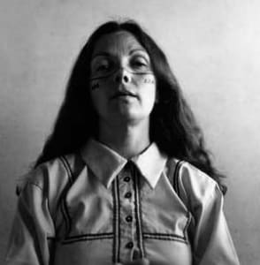 Graciela Iturbide, Autorretrato con los indios seris, Desierto de Sonora, México, 1979