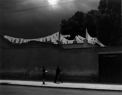 Manuel Álvarez Bravo, Qué chiquito es el mundo [What a Small World It Is], 1942