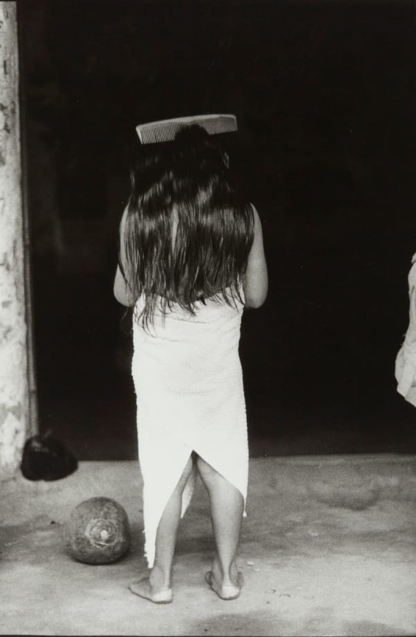 Graciela Iturbide, La niña del peine, Juchitán, Oaxaca, 1980s
