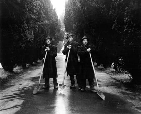 Evelyn Hofer, Gravediggers, Dublin, 1966