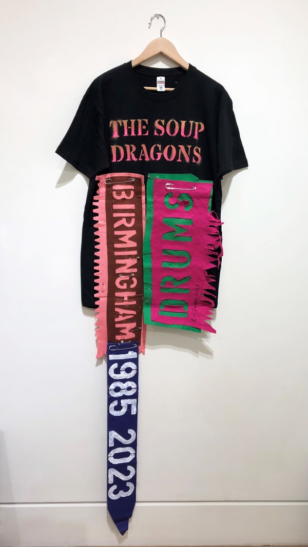 Ross Sinclair RSA The Drummers Arms (Part One, Autumn Tour 2023) 2 – Birmingham Drums (T Shirt Paintings Series 1993 –) Unique painted t-shirt with felt assemblage 75 x 173 cm