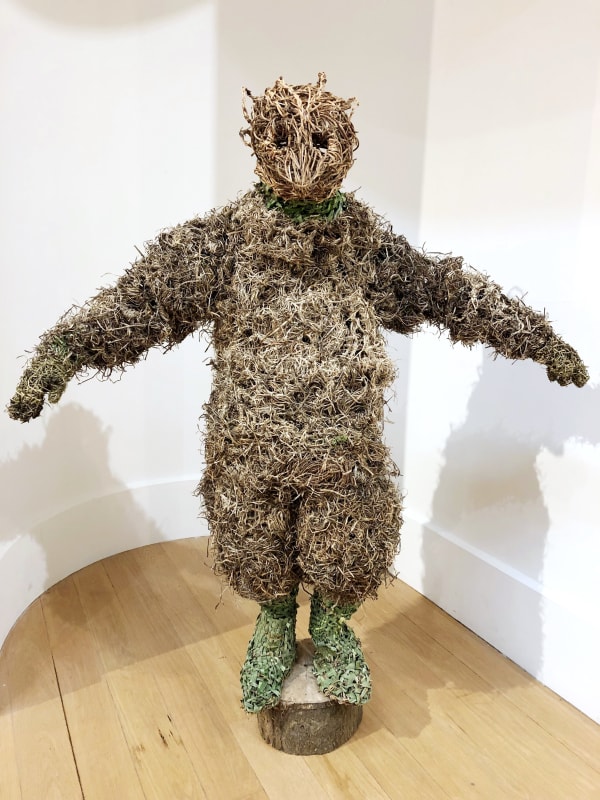 Lizzie Munro will the circle be unbroken, 2022-24 Common spike-rush, field wood-rush, black maul willow, clematis vitalba vine, ivy vine, daffodil leaves, tall fescue grass 172 x 48 x 23 cm