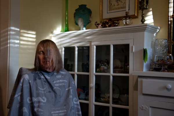 Denise DeLaunay-Wood Mom Home Hair Cut, 2019 Photographic print - Dibond lustre 59.5 x 84 cm