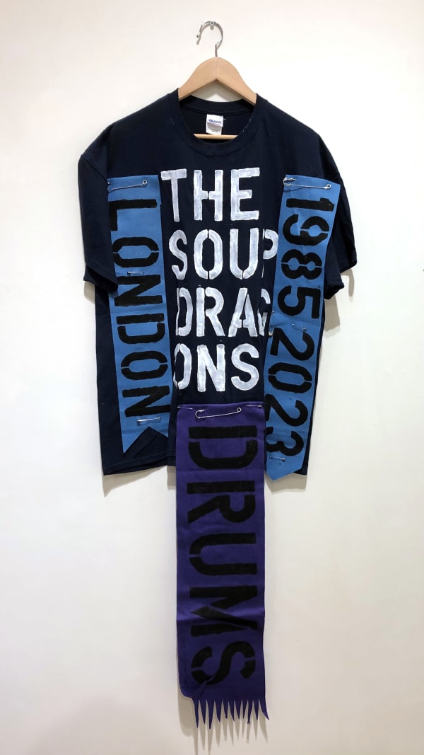 Ross Sinclair RSA The Drummers Arms (Part One, Autumn Tour 2023) 4 – London Drums (T Shirt Paintings Series 1993 –) Unique painted t-shirt with felt assemblage 75 x 135 cm
