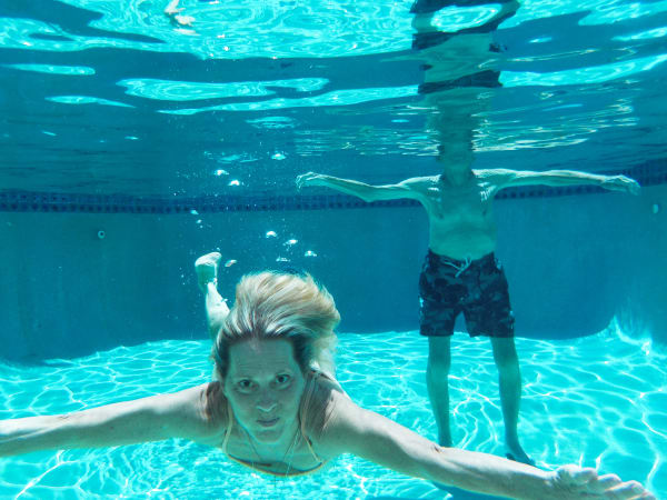 Denise DeLaunay-Wood Diane Swimming with Dad, 2020 Photographic print - Dibond lustre 59.5 x 84 cm