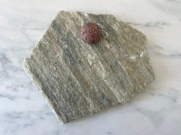 Erratic, red on green
