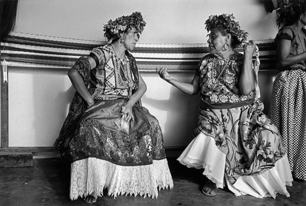 Graciela Iturbide Conversación Juchitán, México, 1986 Silver Gelatin Print Printed by the artist at a later date 11 x 14 in 27.9 x 35.6 cm
