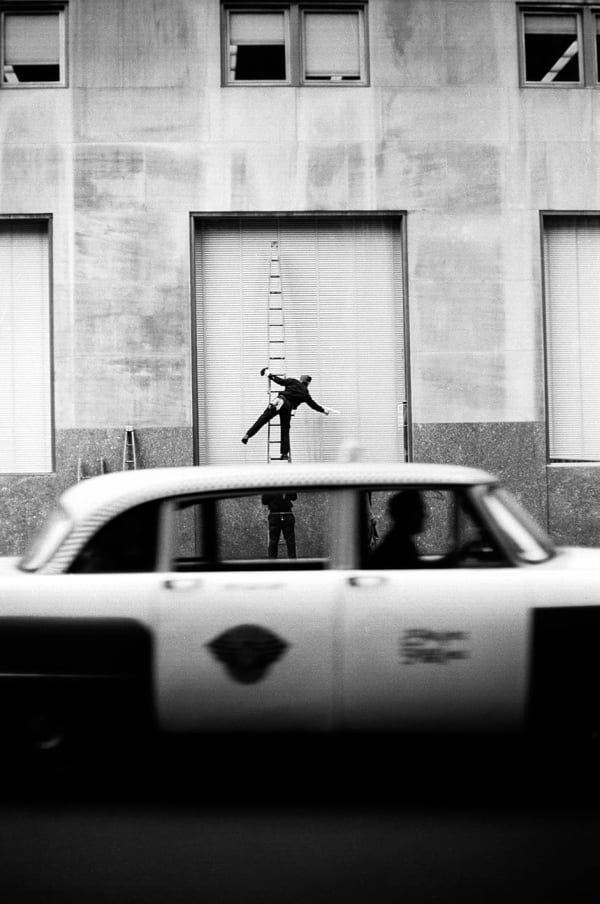 Jerry Schatzberg, Window Washer Ballet, 1959