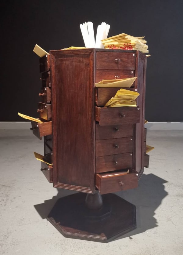 Patipat Chaiwitesh, Esiimsi box, 2020