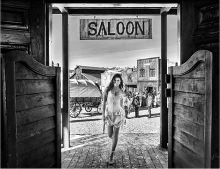 David Yarrow, The Girl with the Golden Gun, 2023