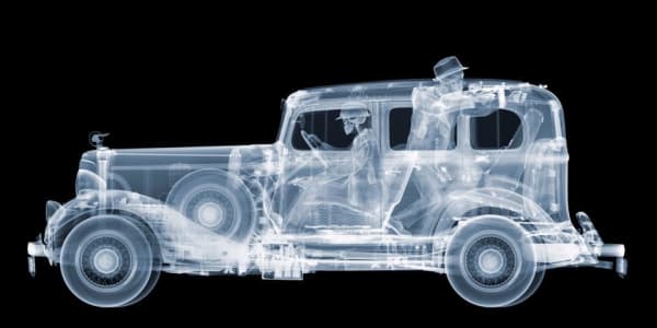 Nick Veasey, 1930's Pontiac with Gangsters, 2016