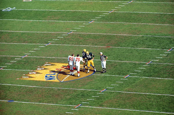 Neil Leifer, Coin Toss before Super Bowl I between the Green Bay Packers and Kansas City Chiefs Sale price, 1967