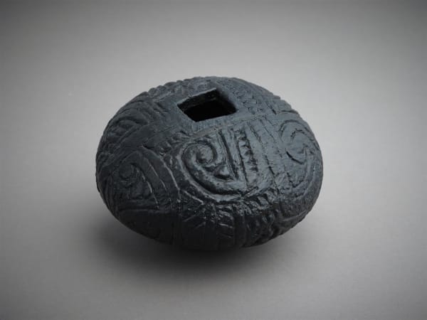 Wi Taepa Ipu Whitu, 2019 clay, acrylic paint 180 x 110 mm