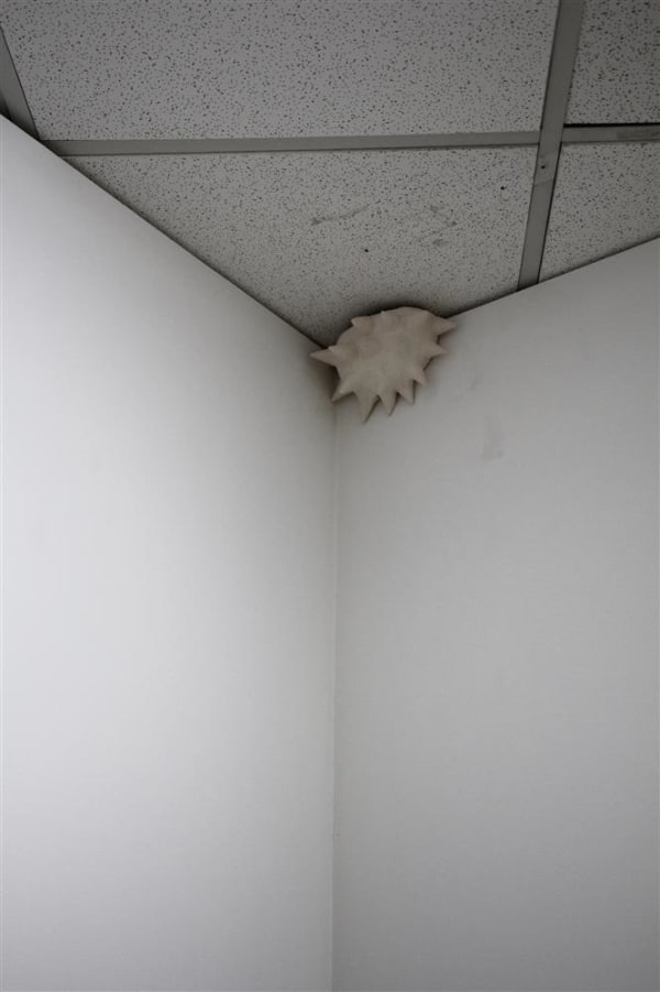 North Madison Cowper Lingerer, 2020 white clay 21.0 x 13.0 x 10.0 cm