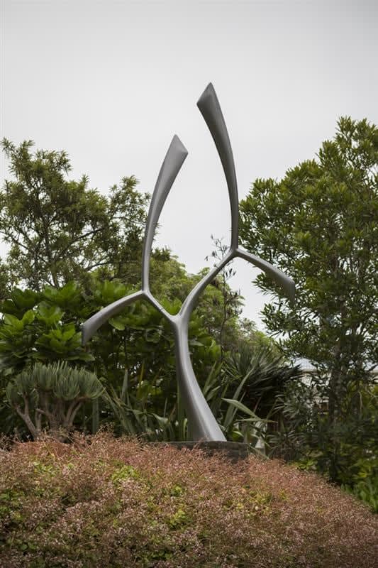 Ray Haydon Vela AP, 2014 carbon fibre, automotive paint 2600 x 2900 x 2900 mm