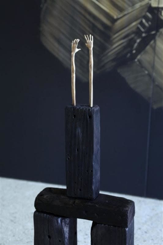 Josephine Cachemaille Receiver, 2014 Wood, bronze, screws and glue 200.0 x 200.0 cm