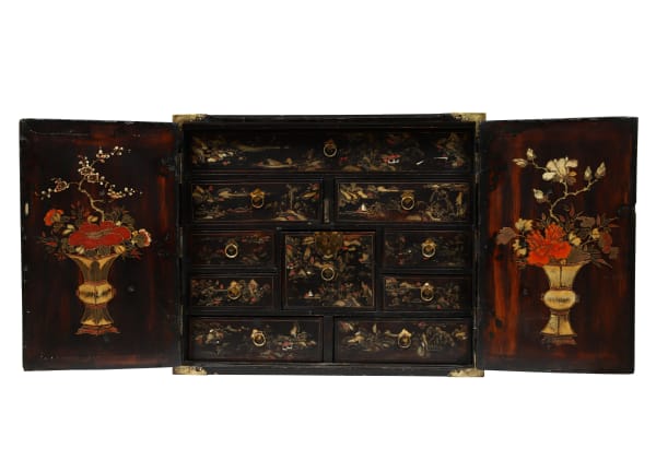 Contador lacado de Duas Portas, Sul da China, prov. Guangzhou, finais séc. XVII