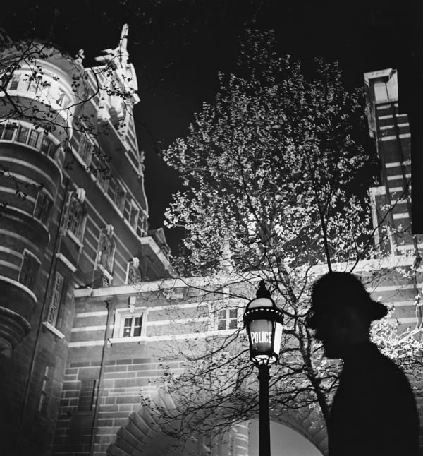 Londres by night, 1935 Tirage argentique sur papier baryté 18x24 cm Open Edition