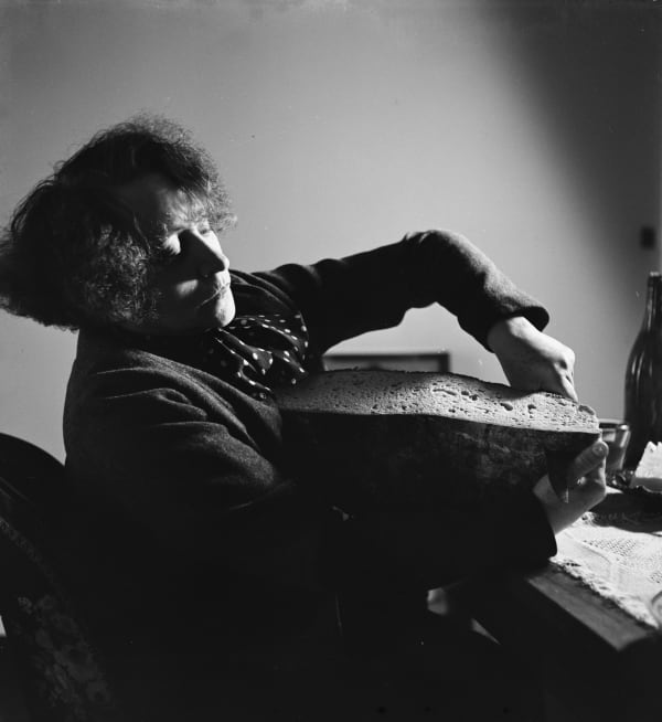 Roger Schall, Colette chez elle au Palais Royal, 1935