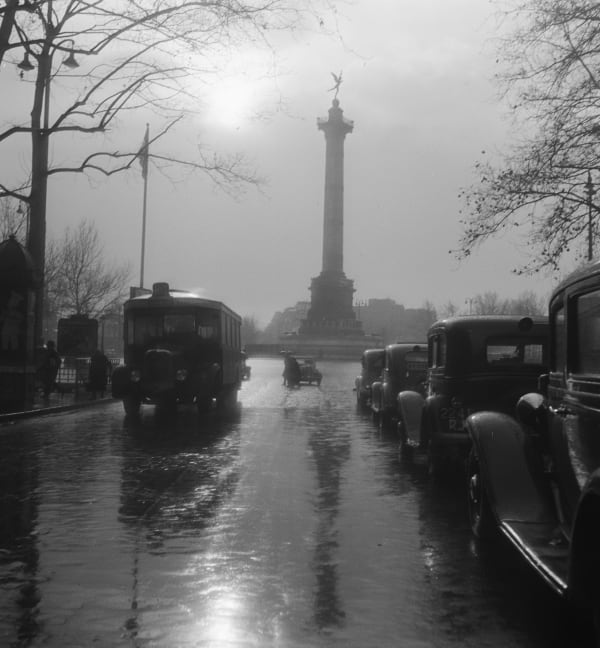 La Bastille sous la pluie, 1935 Tirage argentique sur papier baryté 18x24 cm Open Edition
