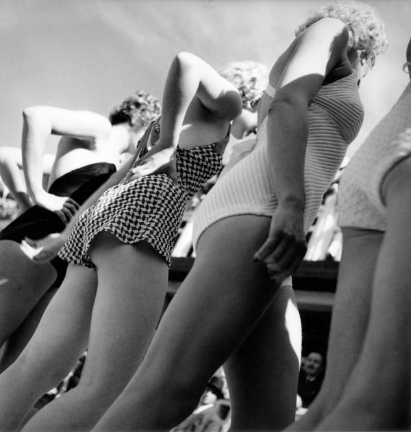 Les 3 grâces à Molitor, 1935 Tirage argentique sur papier baryté 18x24 cm Unlimited edition