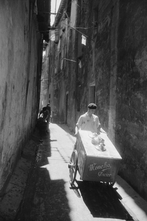 Le glacier ambulant, 1929 Tirage argentique sur papier baryté 30x40 cm Edition of 15