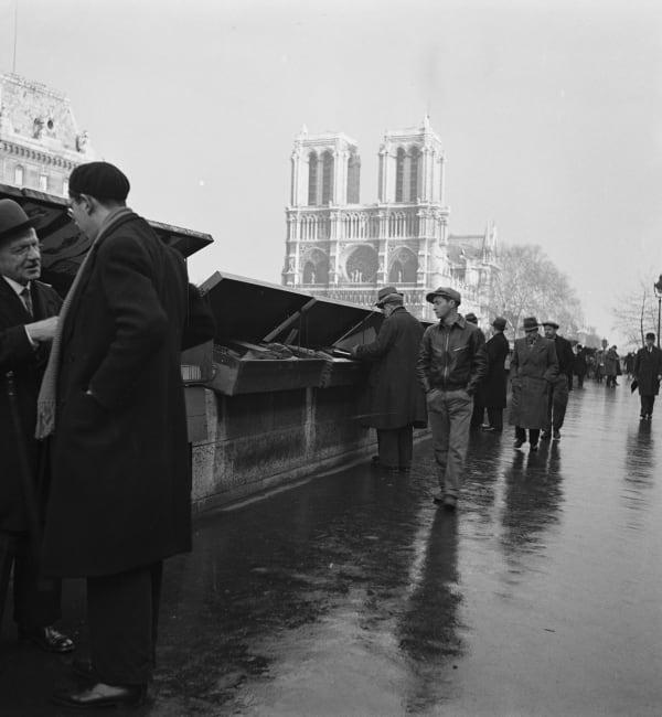 Les bouquinistes Quai Voltaire, 1935 Tirage argentique sur papier baryté 40x50 cm Edition of 15