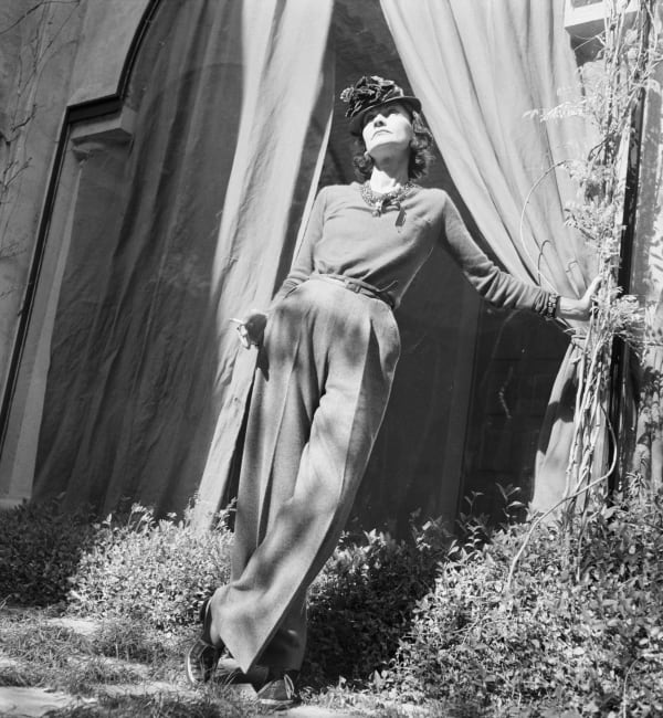 Gabrielle Chanel dans sa résidence La Pausa, 1938 Tirage argentique sur papier baryté 18x24 cm Open Edition