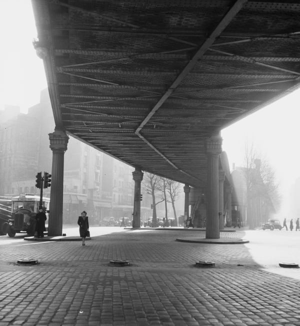 Sous le Métropolitain, 1935 Tirage argentique sur papier baryté 40x50 cm Edition of 15