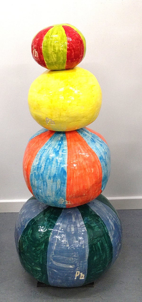 Polly Huyghe, Beach Ball Totem (medium), 2021 - 2022