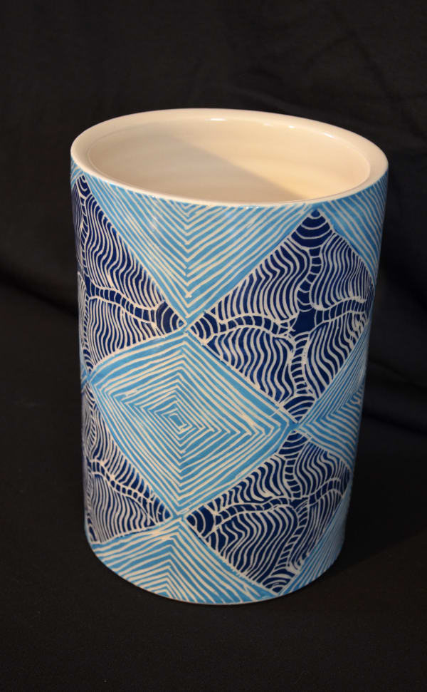 Derek Jungarrayi Thompson Ngayuku ngura, 2015 Stoneware 23 x 16.5 x 16.5 cm
