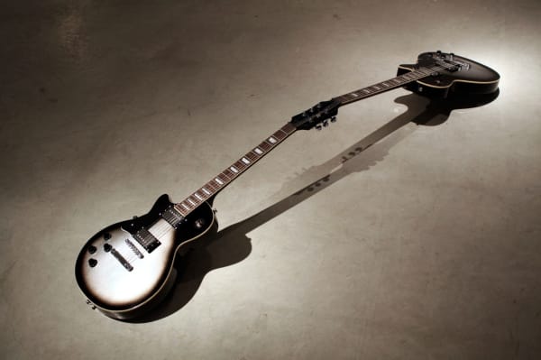 Naama Tsabar, Doublesilverburst, 2010