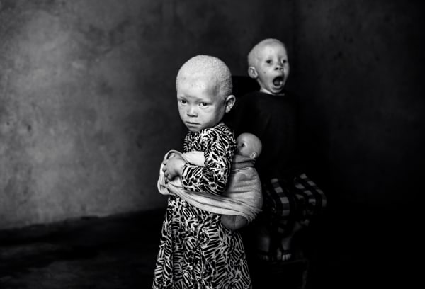 Alice Kayibanda, Life in the shadow- Marcelline playing with a doll while Marcelline is yawning, 2020