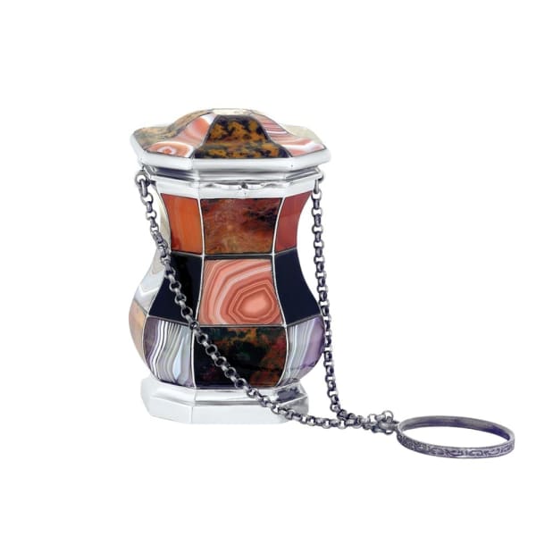 An Early 19th Century Silver Agate-Mounted Scottish Vinaigrette, c. 1830