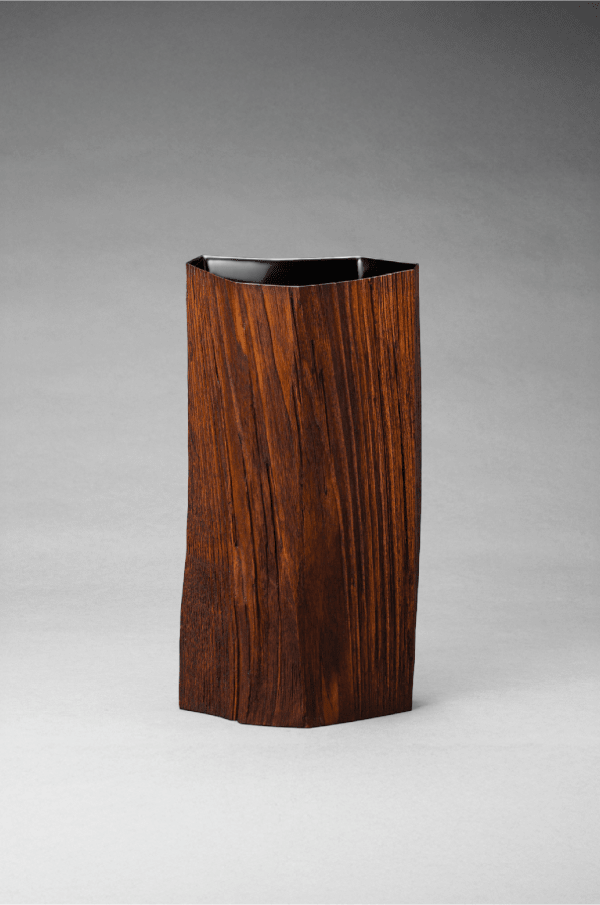 Kenji Honma WA-RI-KI 2204, 2022 Japanese lacquer tree wood, lacquer (urushi), stone powder, linen 42.1 H x 23 W x 13.2 D cm 16.5 H x 9 W x 5.1 D in