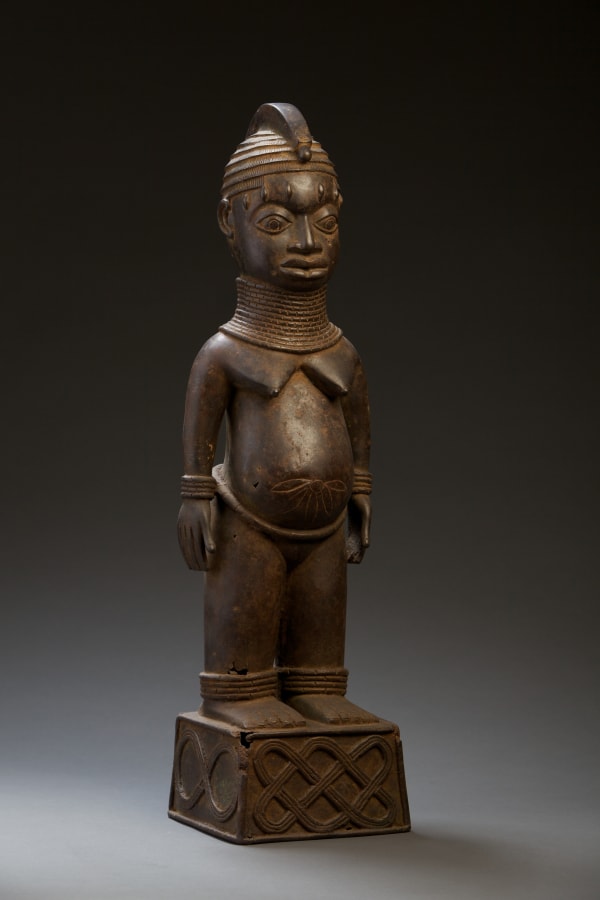 Femi Akinsanya, Female court attendant, Edoid (collected from Owo), 19th-20th Century