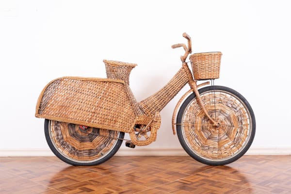 Jarbas Lopes Cicloviarea, 2003-4 bicicletas e vime 95 x 165 x 43 cm