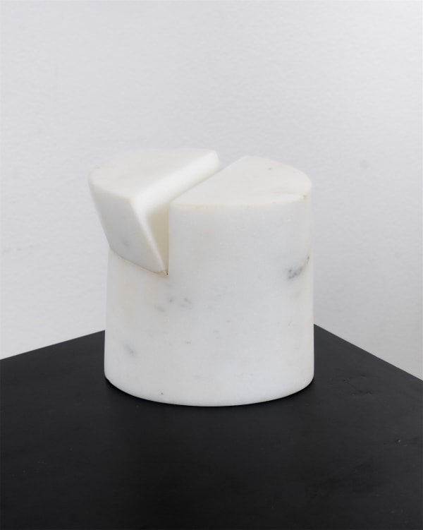 Sérgio Camargo Sem Título (#394A), 1973 mármore carrara 9 x 10,5 x 7 cm