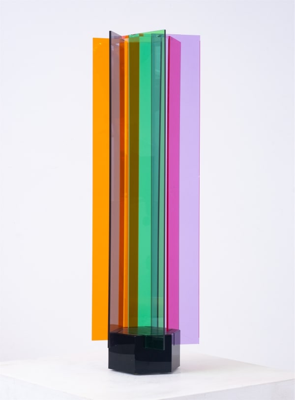 Carlos Cruz-Díez Transchromies à six éléments, 2010 acrílico 54 x Ø 16 cm