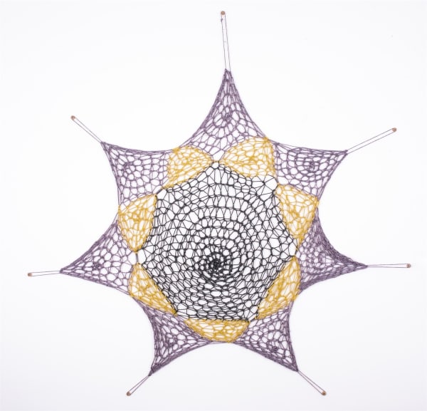 Ernesto Neto Sem Título , 2011 crochet de polypropylene, polyester e madeira 229,9 x 229,9 cm