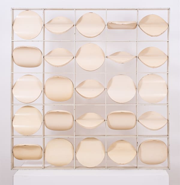 Yutaka Toyota Espaço branco, 1978 madeira pintada 107 x 107 x 6 cm