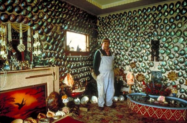 Robin Morrison, Fred and Myrtle Flutey’s paua shell parlour, Bluff, 1981