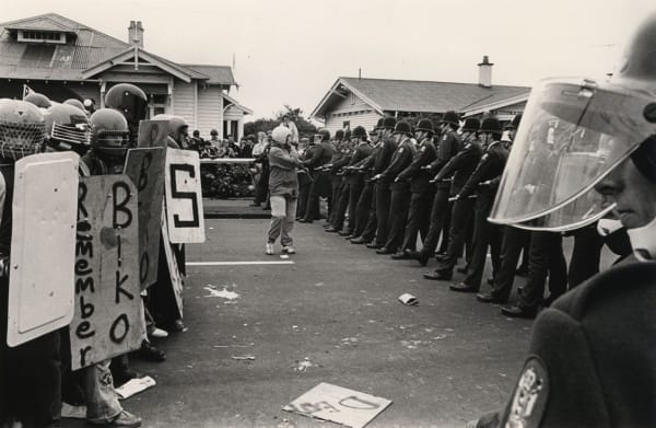Robin Morrison, Facing off, 1981