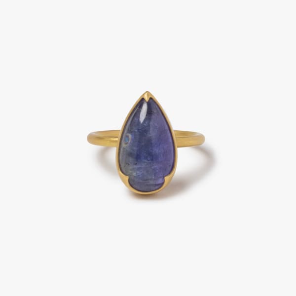Gabriella Kiss, Tanzanite ring