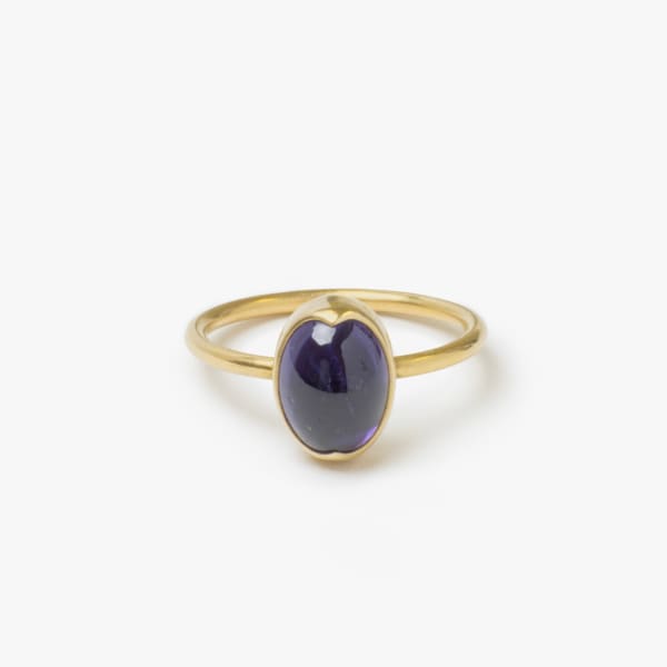 Gabriella Kiss, Oval dark purple sapphire ring