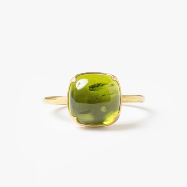 Gabriella Kiss, Cushion peridot ring