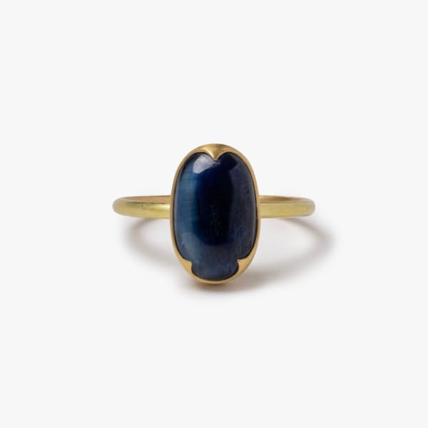 Gabriella Kiss, Small oval kyanite ring