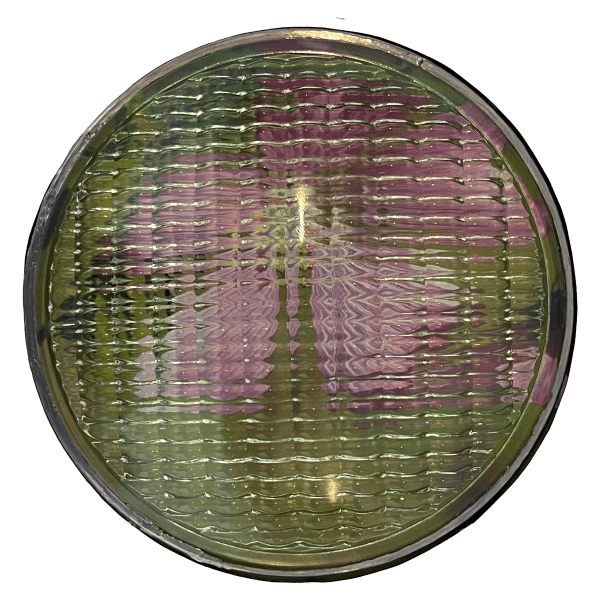 œuvre unique de l'artiste Thomas Mailaender représentant une photographie vintage de magazine montée sous un phare de voiture