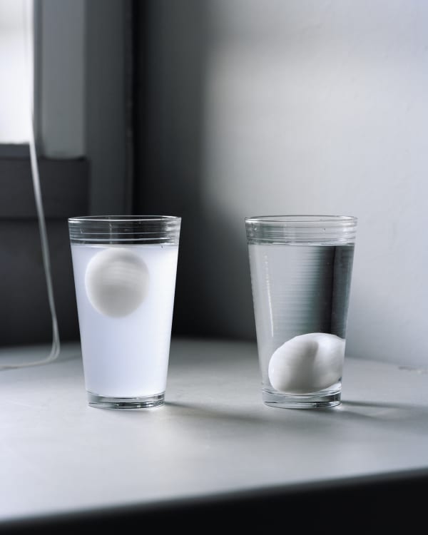 Philippe Braquenier, Buoyancy and density, gravity doesn't exist, 2018