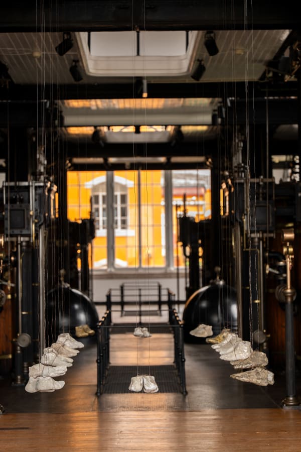 Eduardo Malé Neo-Levitação, 2025 Industrial Cement and wire Variable Dimensions